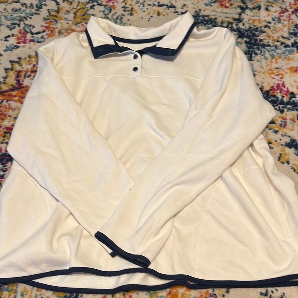 White pullover